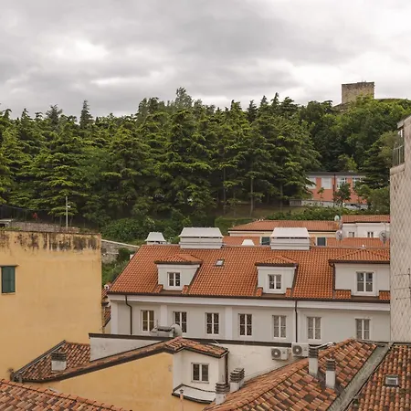 Corso Italia Con Balcone Nel Cuore Di Lejlighed