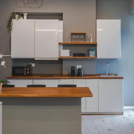 Lejlighed Corso Italia Con Balcone Nel Cuore Di