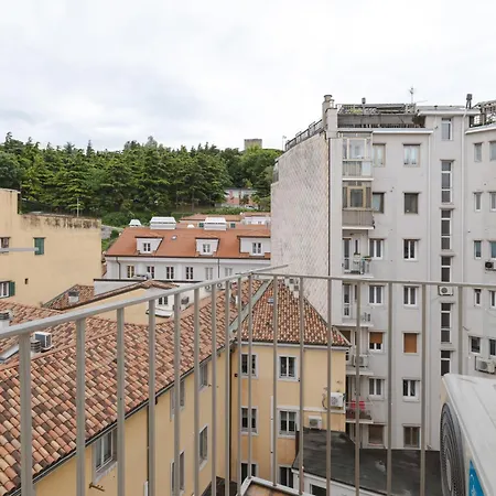 Corso Italia Con Balcone Nel Cuore Di Lejlighed *