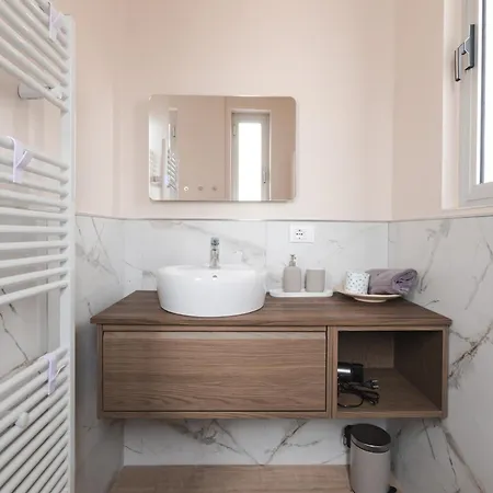 Corso Italia Con Balcone Nel Cuore Di Apartment