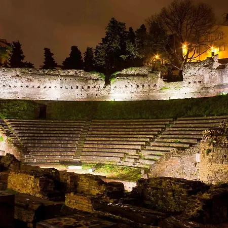 Corso Italia Con Balcone Nel Cuore Di